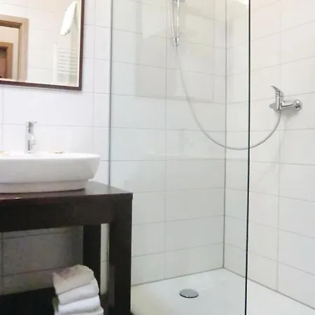 1 Bedroom Cozy In Appartement